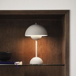 Flowerpot VP9 oppladbar bordlampe, matt white, &Tradition