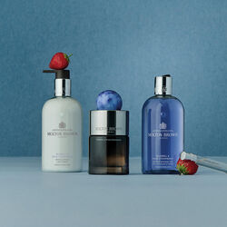 Bluebell & Wild Strawberry Bade og Dusjgel&eacute;, Molton Brown
