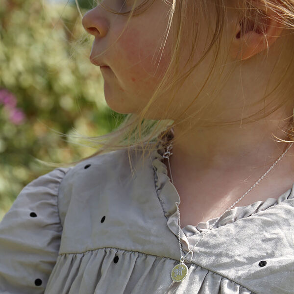 Lykkeliten, s&oslash;lv /solgul, Th. Marthinsen