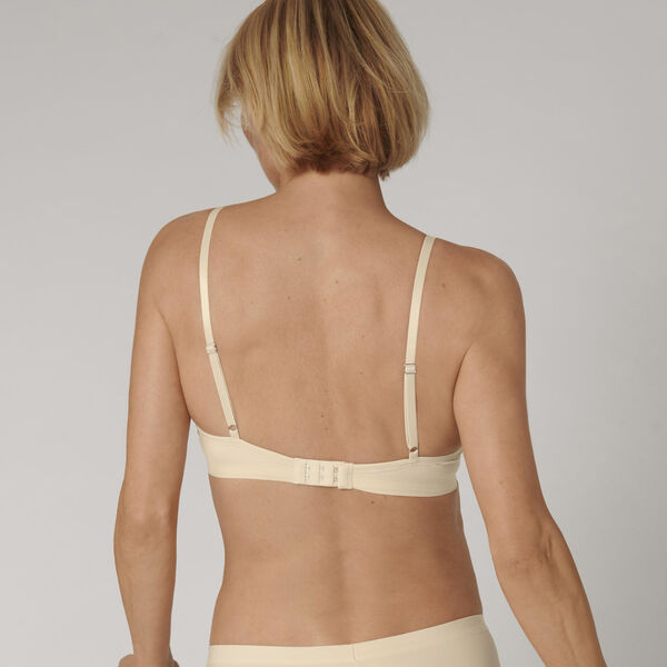 Aura Spotlight WP, Triumph