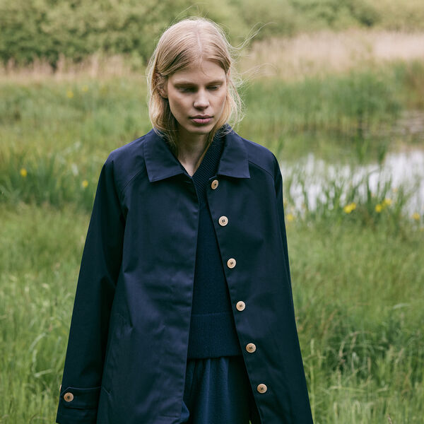 11 RAIN205 Raincoat, dark indigo, Ilse Jacobsen Hornb&aelig;k