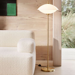 Clam&trade; Floor Lamp, opal/brass, Fritz Hansen