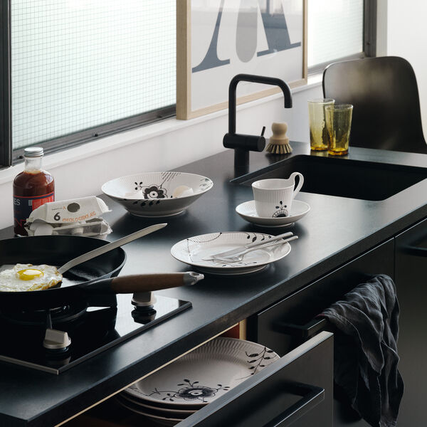 Sort Mega Riflet h&oslash;yhanket kopp og underkopp 24 cl, Royal Copenhagen